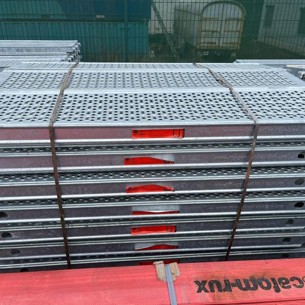 Neuwertige Stahlbeläge 1,57m x 0,32m Layher/kompatibel