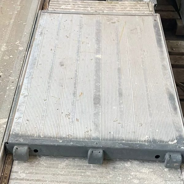 Alu-Rahmentafel mit Alu Belag 1,09m/0,61m Layher/Kompatibel Gebraucht